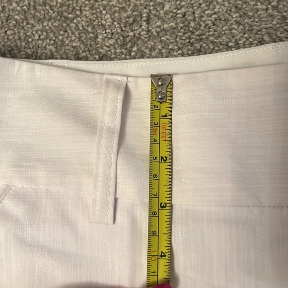 White dressy shorts by Guess size 28 🤍 - Picture 4 of 9